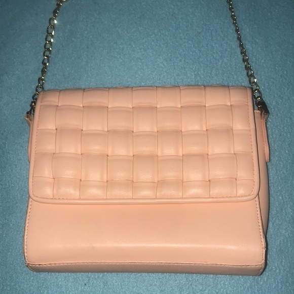 A NEW DAY quilted flap, magnetic closure gold chain and leather crossbody strap - Picture 2 of 8